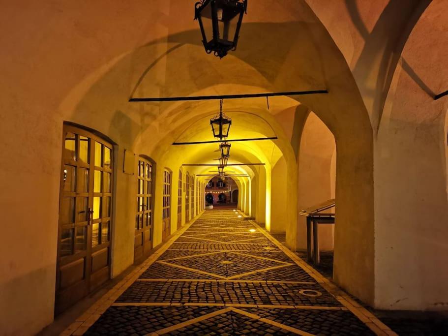 Charming Studio Ideal For Getaways Or Workations In Sibiu'S Medieval City Center Extérieur photo