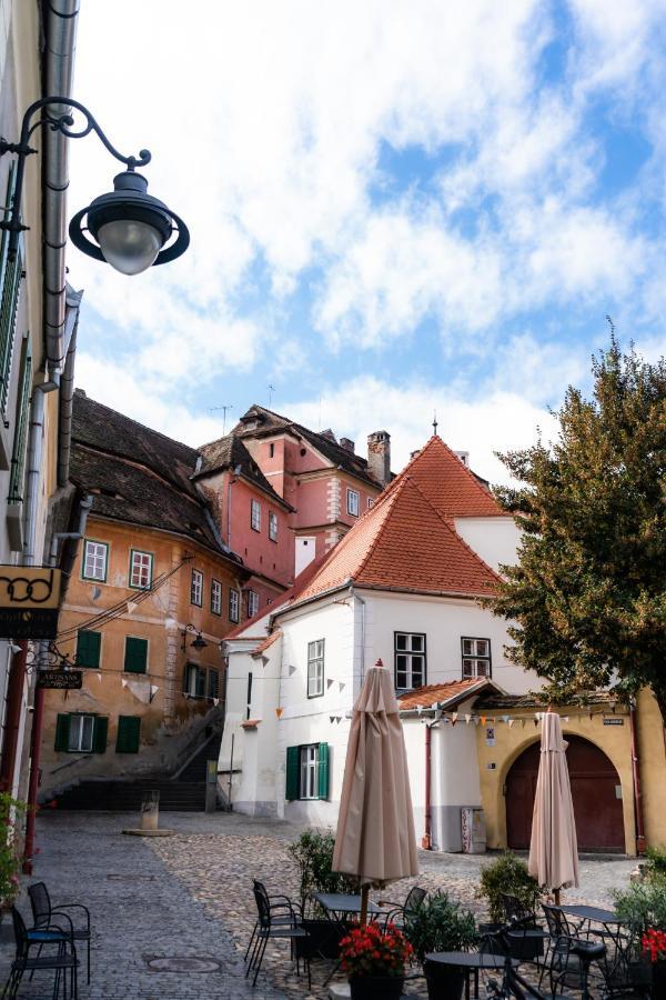 Charming Studio Ideal For Getaways Or Workations In Sibiu'S Medieval City Center Extérieur photo